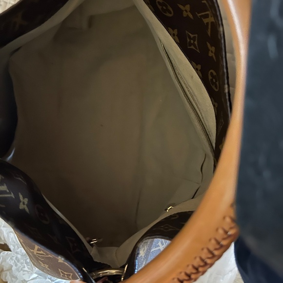 Louis Vuitton Monogram Artsy MM - Picture 10 of 11